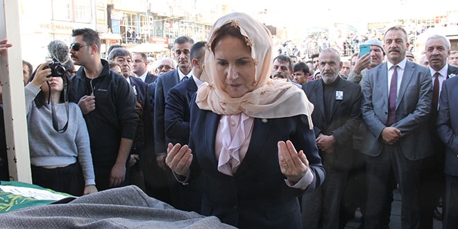 Meral Akşener, il başkanının cenaze törenine katıldı