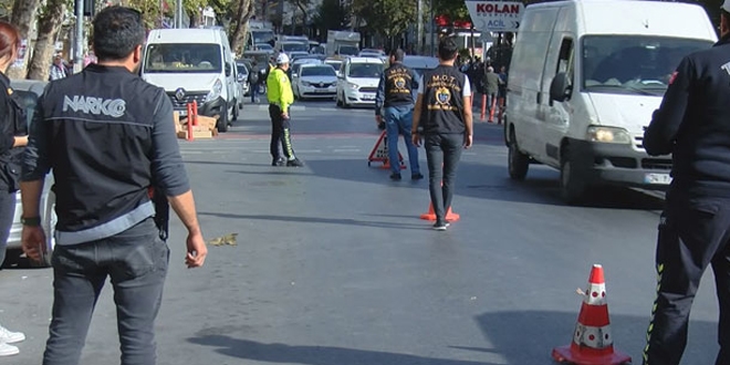 Mobil Okul Timleri, derse girmeyen öğrencileri ailelerine teslim etti