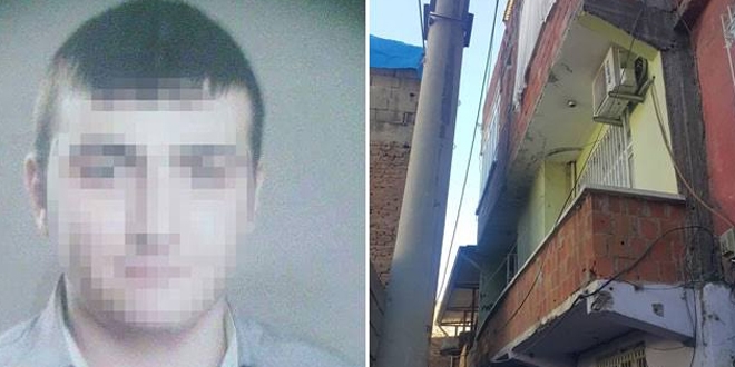 Babasını öldürüp, 3 saat başında bekledikten sonra polise teslim oldu