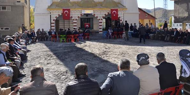Terörün tahrip ettiği camiden yeniden ezan sesi yükseldi