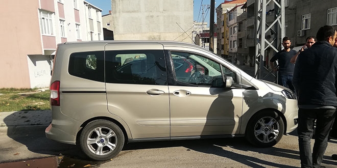 TEM'de hareketli dakikalar, polis arabasını alıp kaçtı