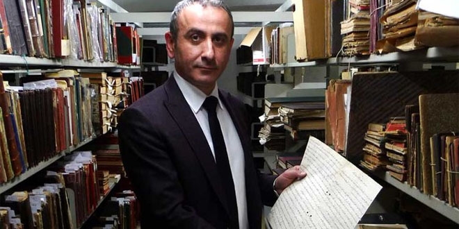 Kütüphane Müdürü'nü, mezarlığa bilgisayarcı olarak atadılar