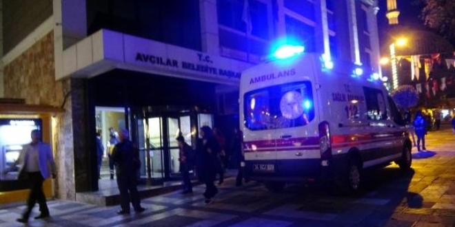 Belediye Başkan yardımcısının parmağını kırıldı
