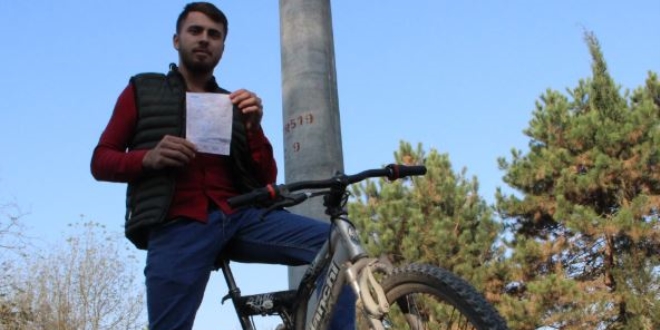 İlk trafik cezasını bisikletiyle yedi