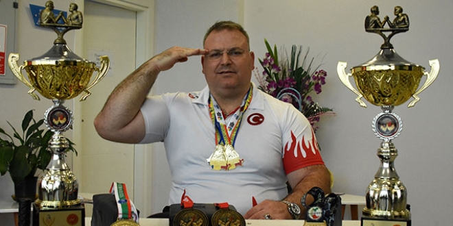 Bedenini taşıyan bileklerini kimse bükemiyor