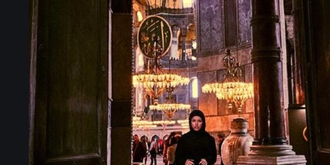 Ayasofya'da plak poz veren Belikal manken hakknda soruturma