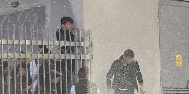 Lise öğrencilerinin tehlikeli kaçışı kamerada