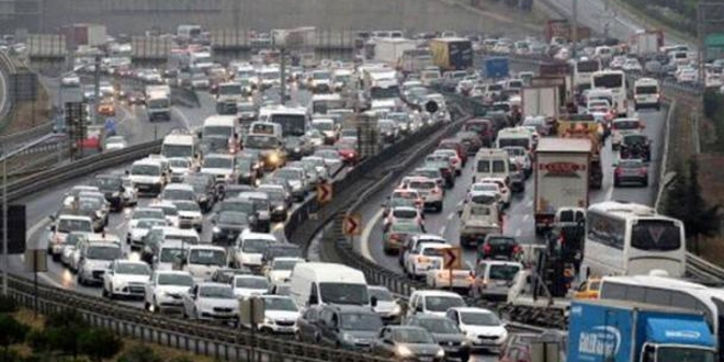 İstanbul trafiğinde ara tatil yoğunluğu