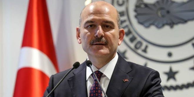 Soylu, başörtülü kızlara saldıran kadının yakalandığını açıkladı