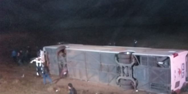 Aksaray'da yolcu otobüsü devrildi: 1 ölü 20 yaralı