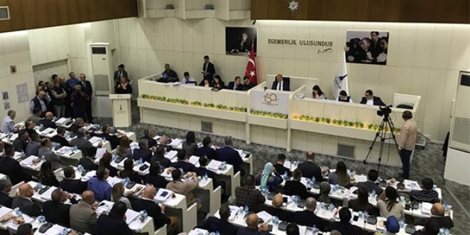İstanbul'daki arazi İzmir Belediye Meclisi'nde tartışma çıkardı