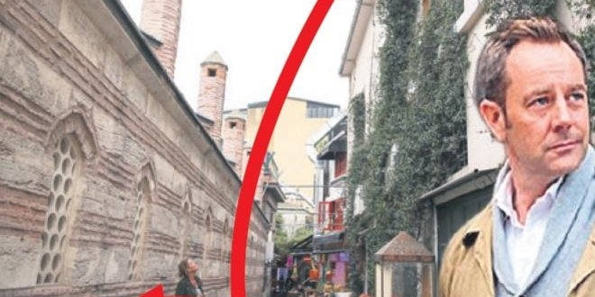 Ajan başını karşı duvara çarpmış