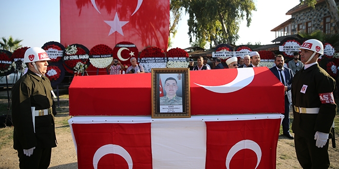 Şehit asker Adana'da son yolculuğuna uğurlandı