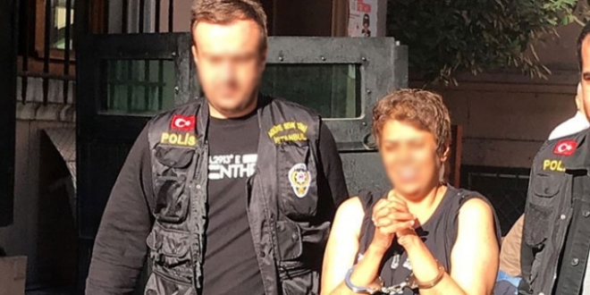 Karaköy'de başörtülü kızlara saldıran kadın tutuklandı