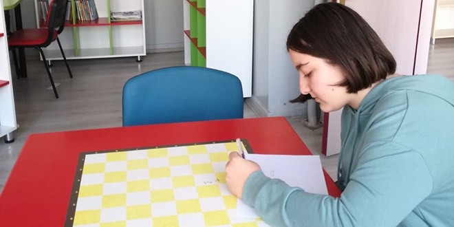 lise öğrencisi, yaptığı karikatürle dünya ikincisi oldu