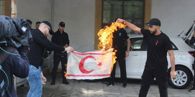Rumlar, KKTC bayrağı yaktı