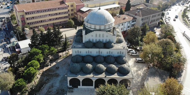 Depremde minaresi yıkılan cami akıbetini bekliyor