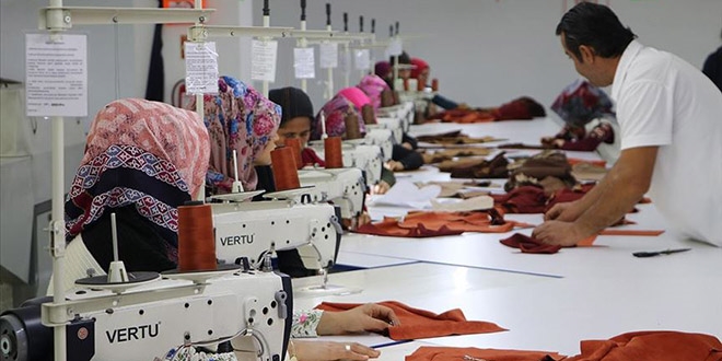 Tekstil atölyesine dönüştürülen garaj işsizlere umut oldu