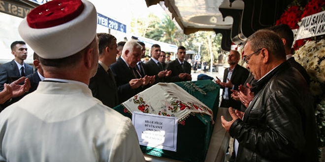 Yaşar Büyükanıt'ın eşi son yolculuğuna uğurlandı