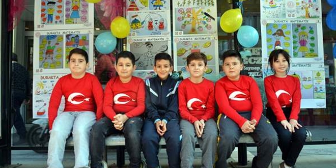 Durakta otobüs bekleyenler matematik sorularına kafa yoracak