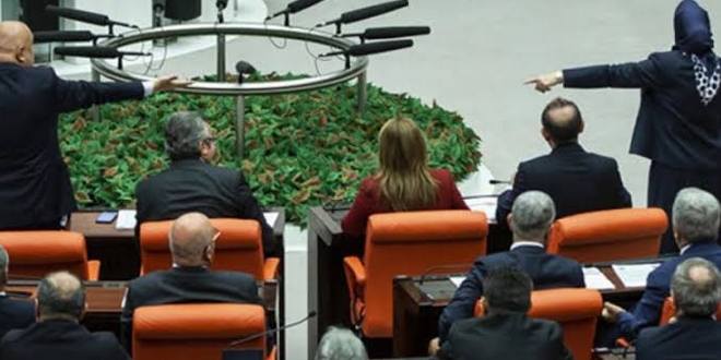 AK Parti'li Zengin ve CHP'li Özkoç'un tartışması tutanaklarda