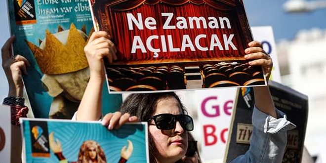Antalya'da 48 tiyatrocu işten çıkarıldı