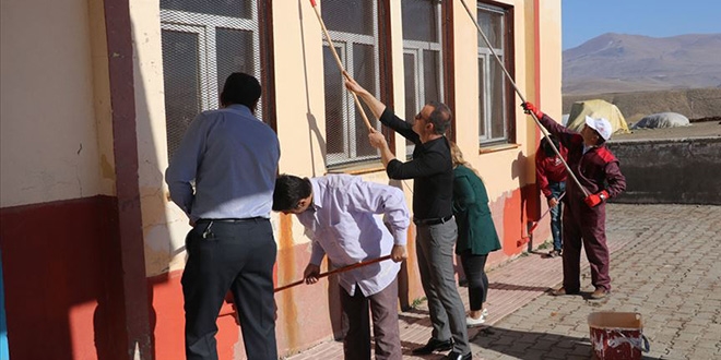 Gönüllü eğitim neferleri köy okullarını güzelleştiriyor