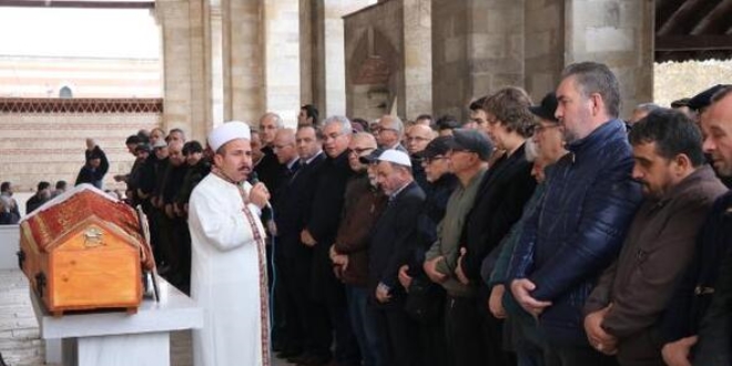 Genç akademisyen, kansere yenik düştü