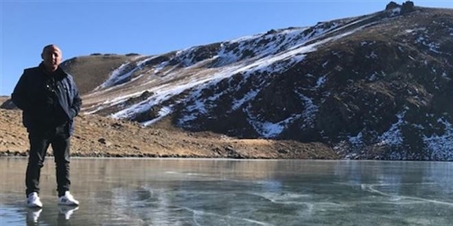 Şırnak'ta sıcaklık eksi 17'yi gördü: Göller buz pistine dönüştü