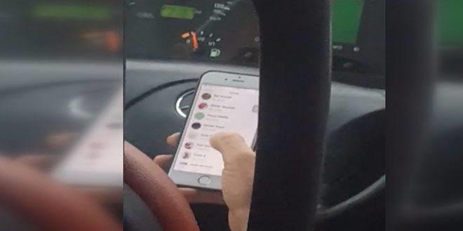 Direksiyon başında video izleyen sürücüye para cezası