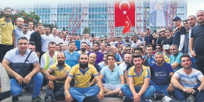 Belediyeden atılan iki işçi işe iade davasını kazandı