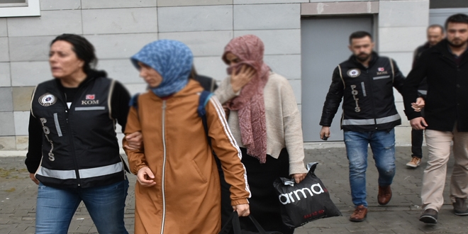 7 yıl 5 ay hapsi kesinleşmiş biri eski hakim 5 kişi gözaltında