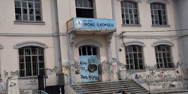 Sinop'ta tarihi okul binası harabeye döndü