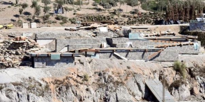 Bodrum'daki imara aykırı yapıların yıkımı sürüyor