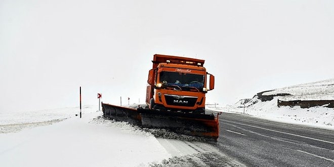 Van'da 28 yerleşim yerinin yolu kapandı
