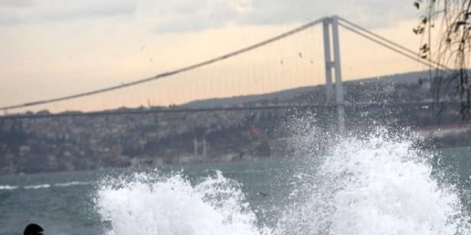 İstanbul'da vapur seferine lodos engeli