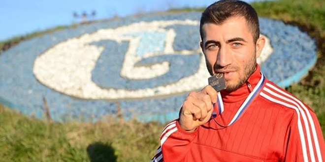 Polis memuru, kick boksta dünya ikincisi oldu