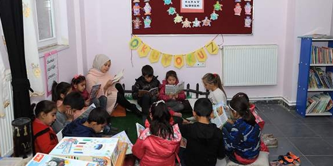 Ayşe öğretmen minik yürekleri kitap sevgisiyle ısıttı