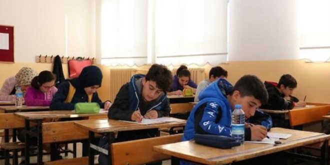 Sivas'ta öğrencilere yönelik izleme sınavı yapıldı