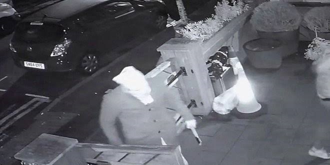 İngiltere'de terör örgütü PKK yandaşları Türk öğrenciye saldırdı