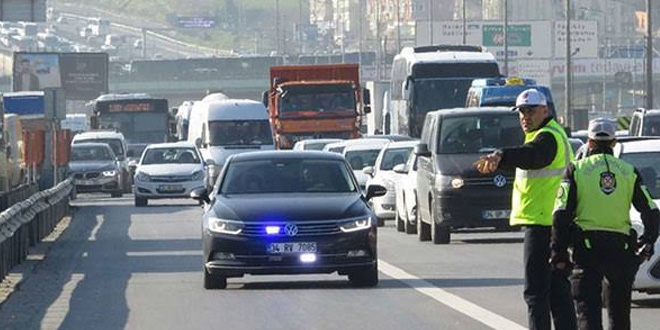 928 araç sürücüsüne 'çakar' cezası