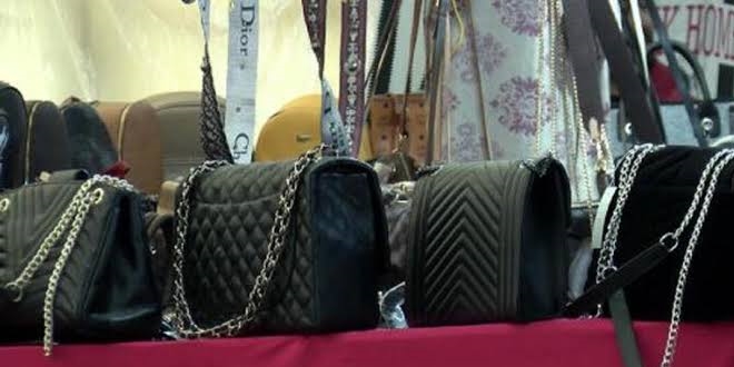 Sahte çantalar fiyatlarıyla şaşırtıyor