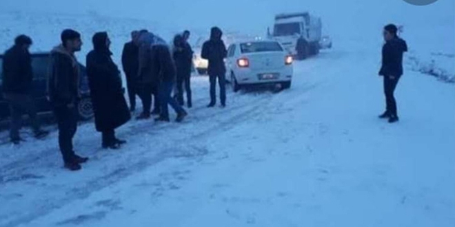 Şanlıurfa'da ulaşıma kar engeli