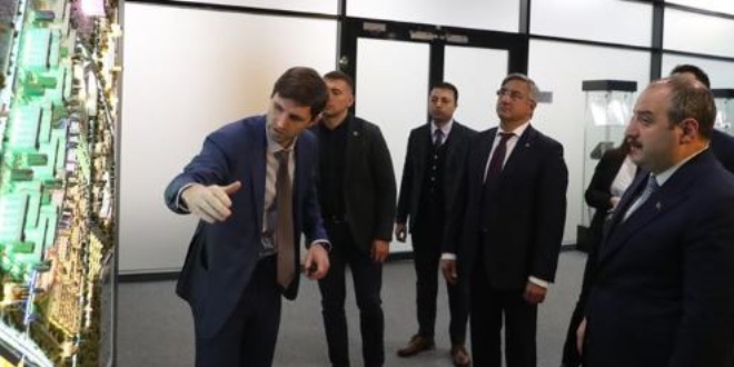 Bakan Varank Tataristan'daki Türk fabrikalarında incelemelerde bulundu