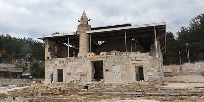 'Tarihi camiye metal çatı' iddialarına açıklama
