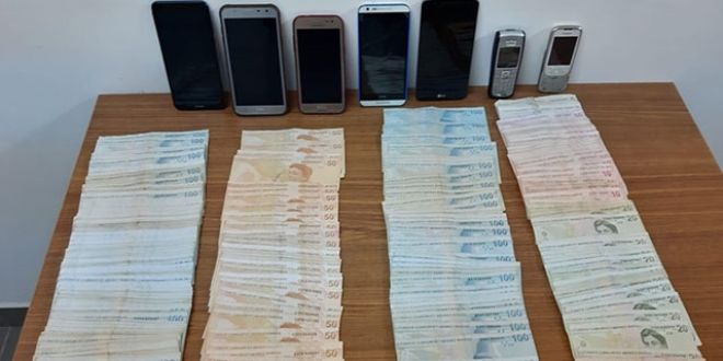 EFT dolandırıcıları, polis operasyonuyla yakalandı