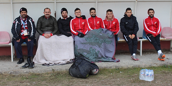 Tosya Belediye Başkanı, amatör ligde ilk maçına çıktı