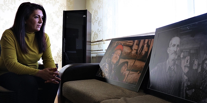Şenay Hemşire, yaşlıları fotoğraflarıyla mutlu ediyor