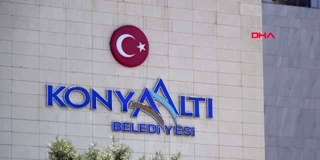 Hayvanseverin protesto ettiği müdür görevden alındı