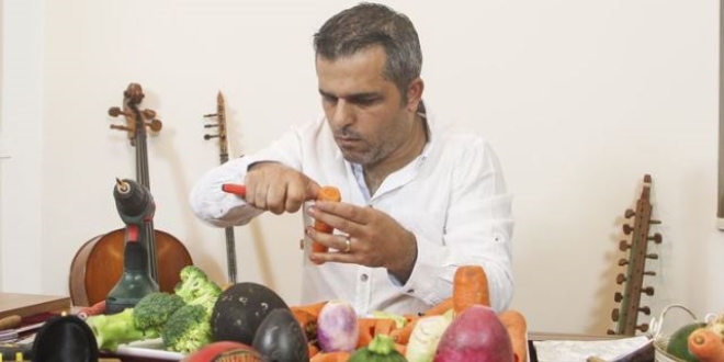 Öğrencileri için sebzeleri 'enstrüman' yaptı